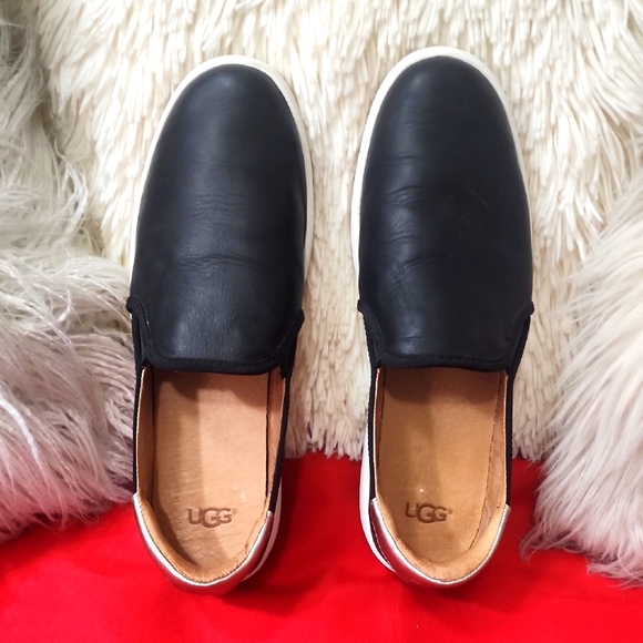 UGG Cas Black Slip-On Sneakers - Picture 2 of 9